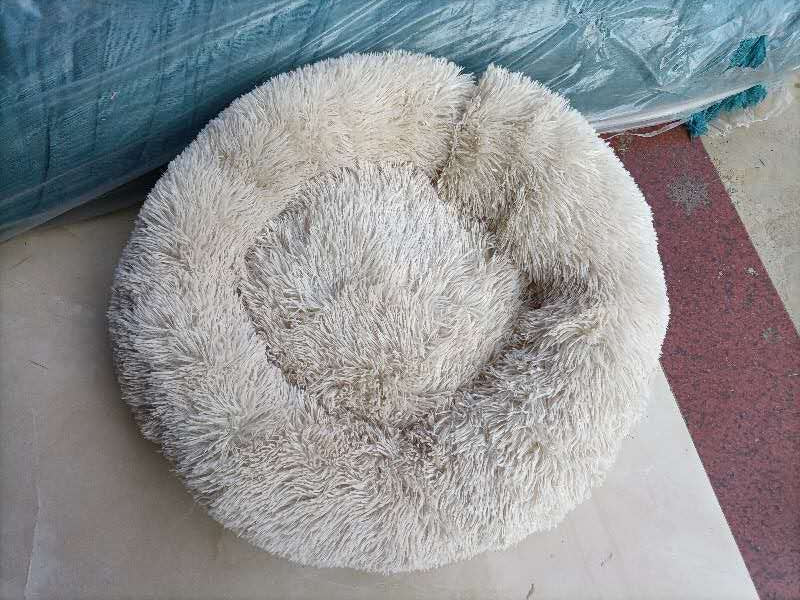 Cream white fluffy donut calming pet bed for cats and dogs – PawPeace™.